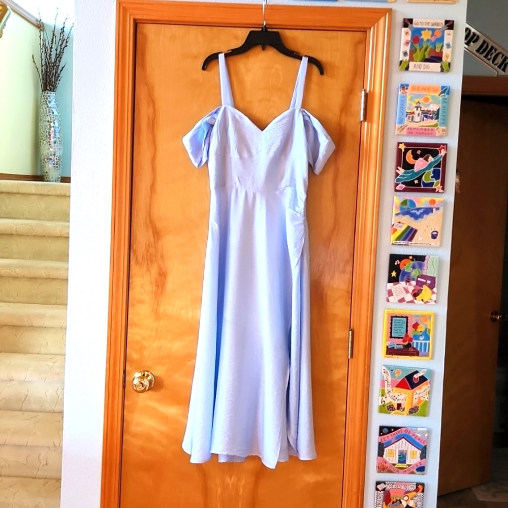 NWT Lulu's work of art light blue cold shoulder faux wrap midi dress size L - Picture 9 of 12
